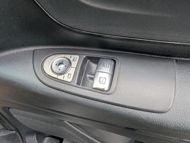 2022 Mercedes-Benz Vito 116Cdi Progressive Van 9G-Tronic (KS71OAH) Image 16