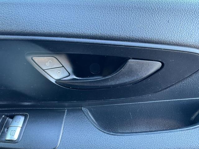 2022 Mercedes-Benz Vito 116 CDI Progressive Van 9G-Tronic (KS71OAW) Image 20