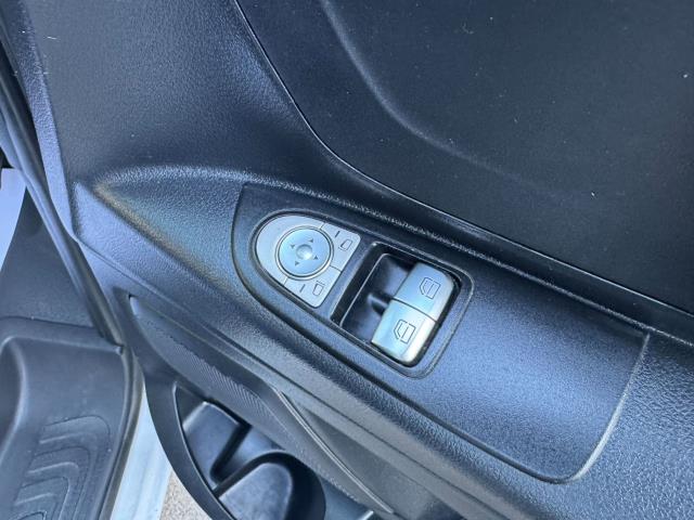 2022 Mercedes-Benz Vito 116 CDI Progressive Van 9G-Tronic (KS71OAW) Image 19