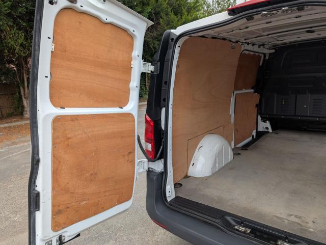 2022 Mercedes-Benz Vito 116 CDI Progressive Van 9G-Tronic (KS71OAZ) Image 16