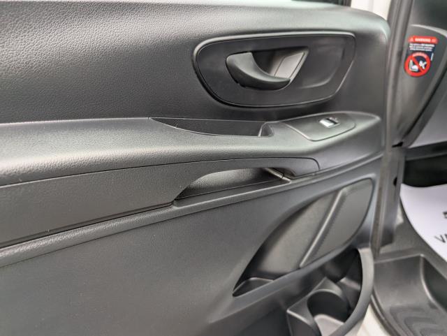 2022 Mercedes-Benz Vito 116 CDI Progressive Van 9G-Tronic (KS71OAZ) Image 32
