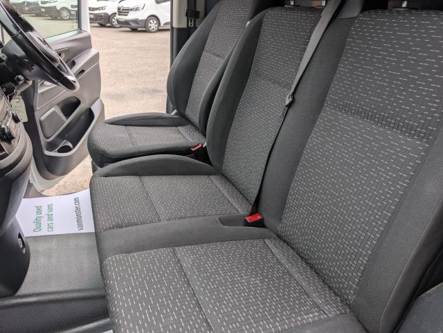 2022 Mercedes-Benz Vito 116 CDI Progressive Van 9G-Tronic (KS71OAZ) Image 31