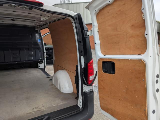 2022 Mercedes-Benz Vito 116 CDI Progressive Van 9G-Tronic (KS71OAZ) Image 17