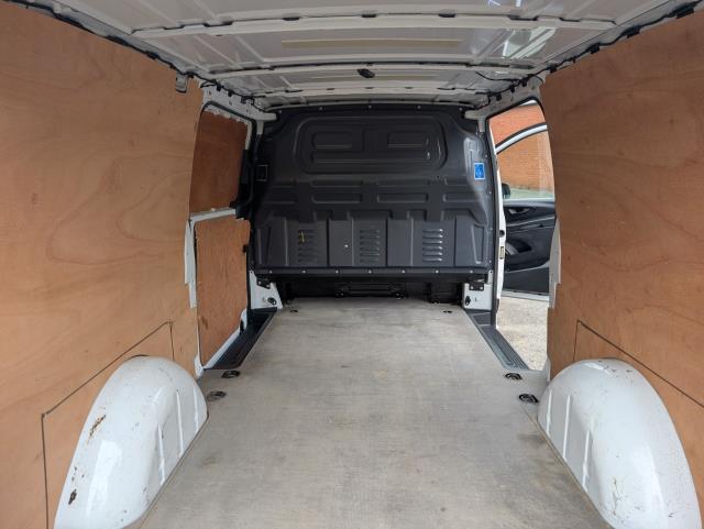2022 Mercedes-Benz Vito 116 CDI Progressive Van 9G-Tronic (KS71OAZ) Image 13