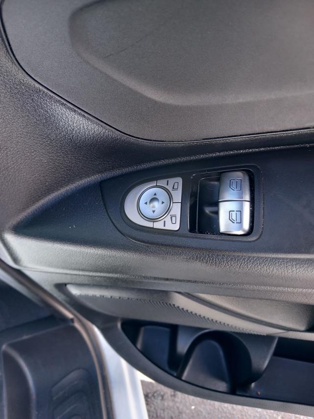 2023 Mercedes-Benz Vito 114CDI L2 PROGRESSIVE 140PS AIR CON EURO 6 SAT NAV (KS72FXM) Image 17