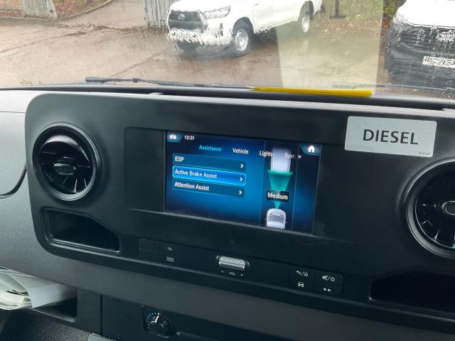 2021 Mercedes-Benz Sprinter 316 CDI L3  Luton Tail Lift (KV70VSX) Image 22