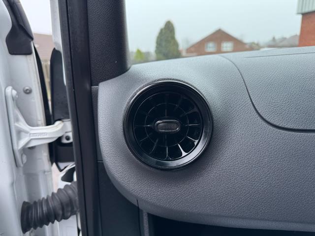 2021 Mercedes-Benz Sprinter 316 CDI L3  Luton Tail Lift (KV70VSX) Image 43