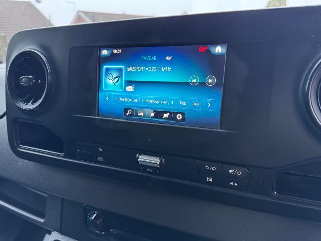 2021 Mercedes-Benz Sprinter 316 CDI L3  Luton Tail Lift (KV70VSX) Image 29