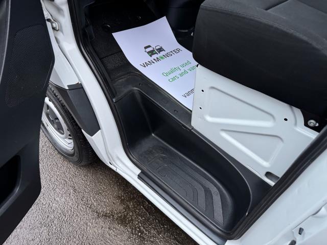 2021 Mercedes-Benz Sprinter 316 CDI L3  Luton Tail Lift (KV70VSX) Image 39