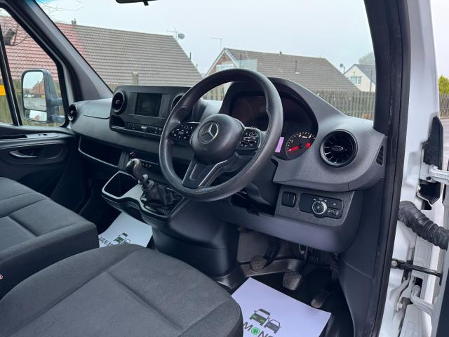 2021 Mercedes-Benz Sprinter 316 CDI L3  Luton Tail Lift (KV70VSX) Image 14