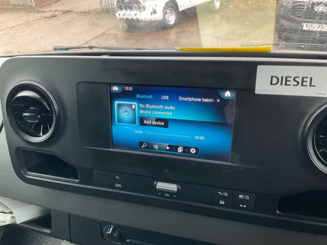 2021 Mercedes-Benz Sprinter 316 CDI L3  Luton Tail Lift (KV70VSX) Image 21
