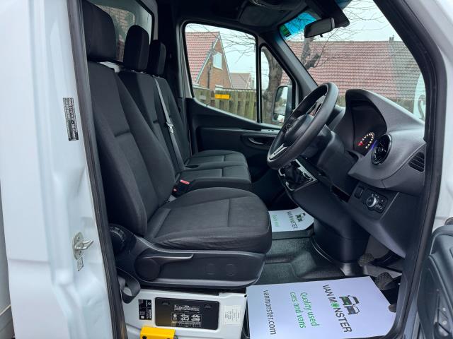 2021 Mercedes-Benz Sprinter 316 CDI L3  Luton Tail Lift (KV70VSX) Image 15