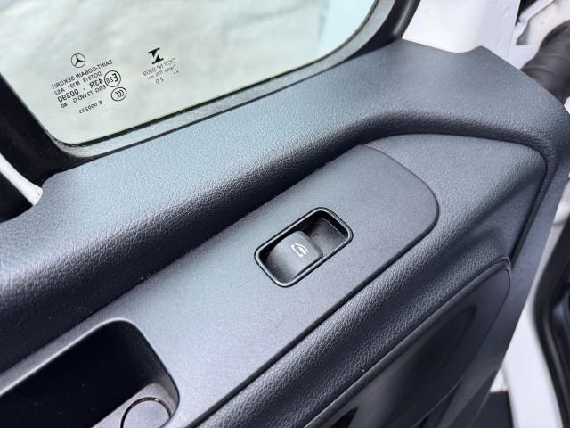 2021 Mercedes-Benz Sprinter 316 CDI L3  Luton Tail Lift (KV70VSX) Image 41