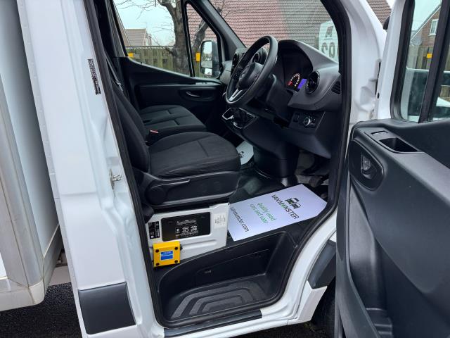 2021 Mercedes-Benz Sprinter 316 CDI L3  Luton Tail Lift (KV70VSX) Image 13