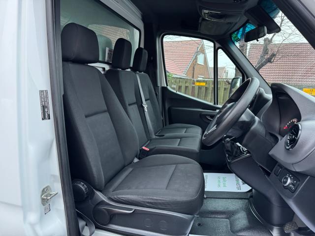 2021 Mercedes-Benz Sprinter 316 CDI L3  Luton Tail Lift (KV70VSX) Image 16
