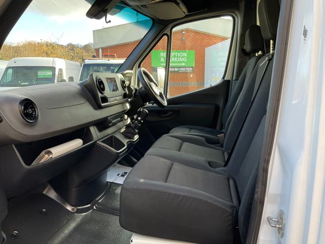 2019 Mercedes-Benz Sprinter 316 CDI L3 Luton Tail Lift (KW19VZV) Image 16