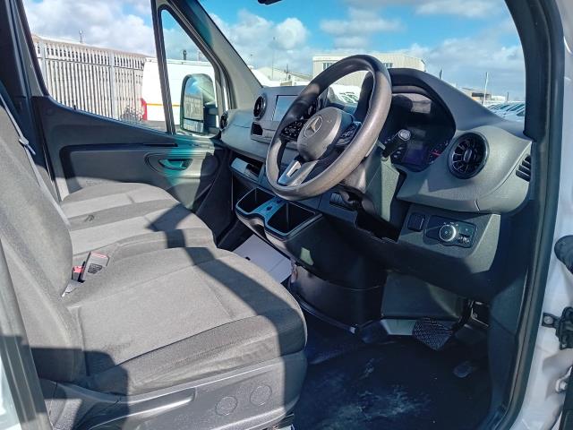 2020 Mercedes-Benz Sprinter 316CDI 13FT DROPSIDE 160PS EURO 6  TAIL LIFT AUTO  (KW20ZZT) Image 16