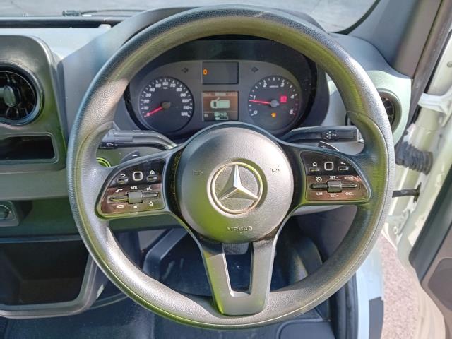 2020 Mercedes-Benz Sprinter 316CDI 13FT DROPSIDE 160PS EURO 6  TAIL LIFT AUTO  (KW20ZZT) Image 12