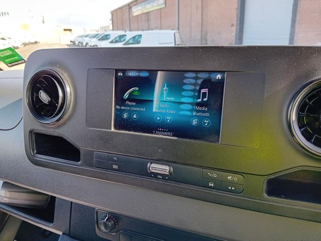 2020 Mercedes-Benz Sprinter 316CDI 13FT DROPSIDE 160PS EURO 6  TAIL LIFT AUTO  (KW20ZZT) Image 10