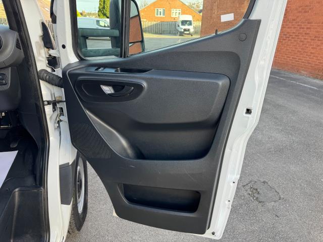 2021 Mercedes-Benz Sprinter L3 315 DROPSIDE (TAIL LIFT) EURO 6 (KW21CVN) Image 19