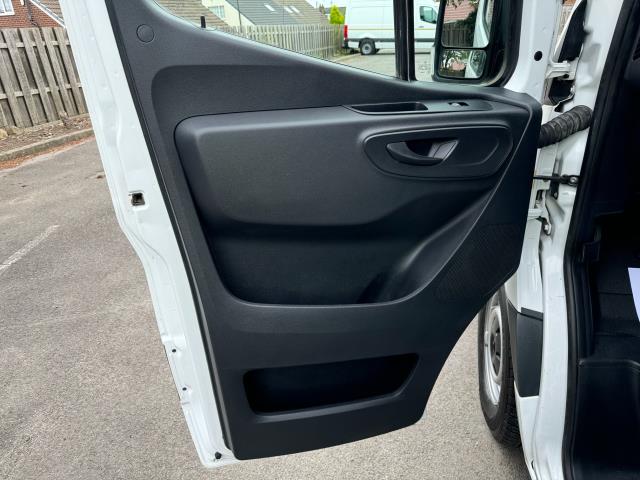 2021 Mercedes-Benz Sprinter 3.5T H2 Progressive Van (KW21LRA) Image 39