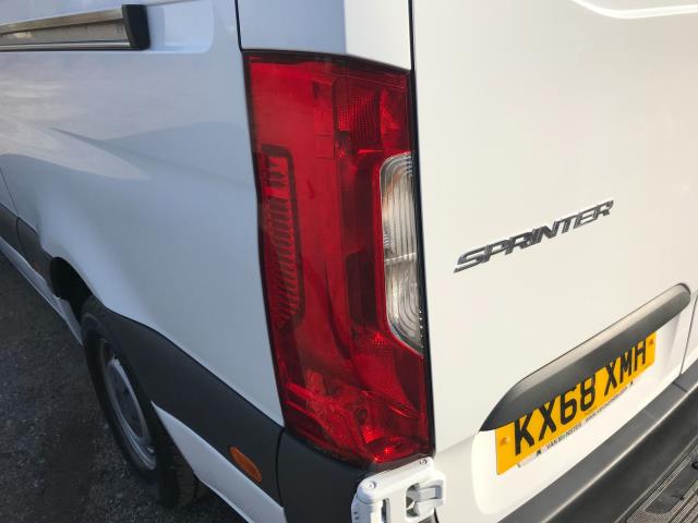 2018 Mercedes-Benz Sprinter 3.5T L2 H2 Van (KX68XMH) Image 16