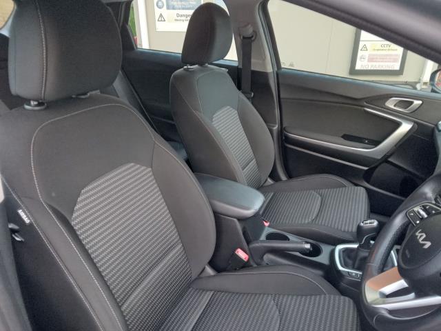 2023 Kia Ceed 1.5T Gdi Isg 2 5Dr (MH23FDY) Image 30