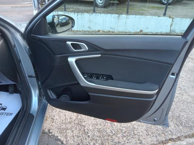 2023 Kia Ceed 1.5T Gdi Isg 2 5Dr (MH23FDY) Image 32