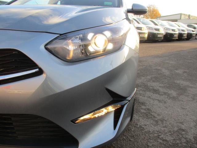 2023 Kia Ceed 1.5T Gdi Isg 2 5Dr (MJ73VPL) Image 38