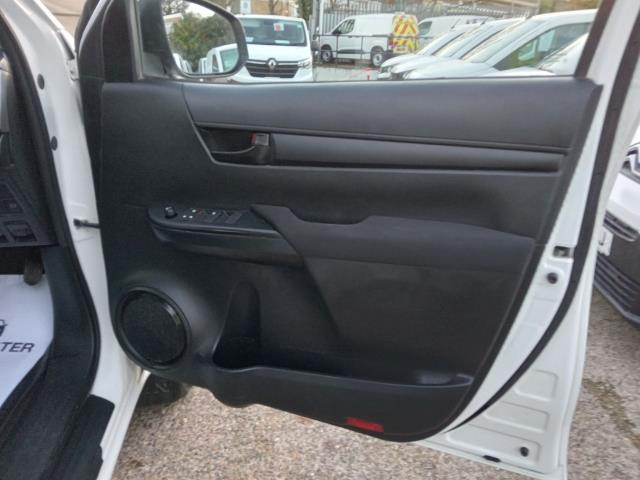 2021 Toyota Hilux Active D/Cab Pick Up 2.4 D-4D (MK21UZE) Image 32