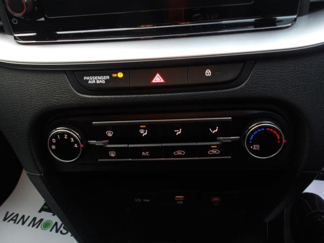 2023 Kia Ceed 1.5T Gdi Isg 2 5Dr (ML73TXM) Image 32