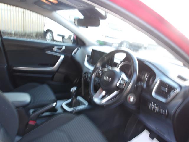 2023 Kia Ceed 1.5T Gdi Isg 2 5Dr (ML73TXM) Image 23