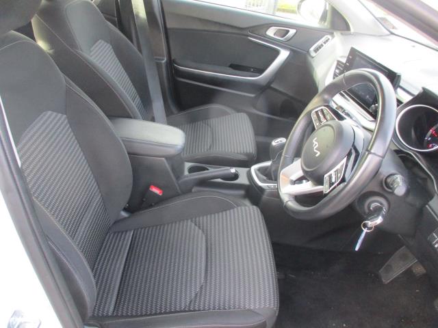 2023 Kia Ceed 1.5T Gdi Isg 2 5Dr (ML73TZD) Image 12