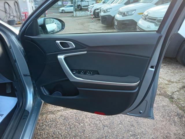 2023 Kia Ceed 1.5T Gdi Isg 2 5Dr (MM23YUU) Image 33
