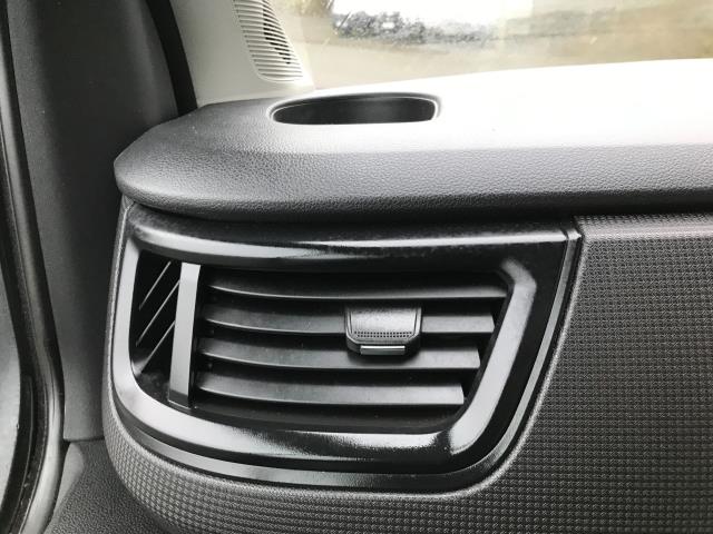 2022 Renault Trafic Sl28 Blue Dci 110 Business Van (NG22NGE) Image 32