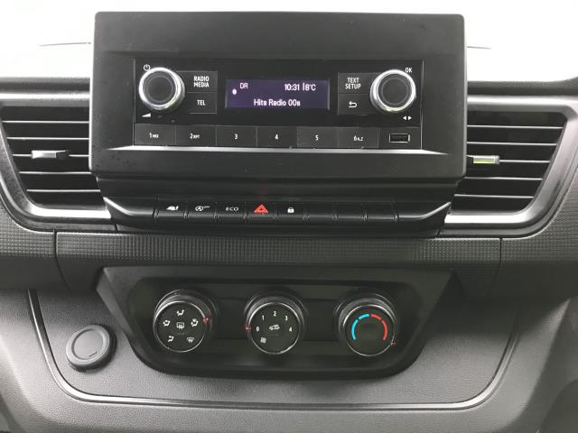 2022 Renault Trafic Sl28 Blue Dci 110 Business Van (NG22NGE) Image 26