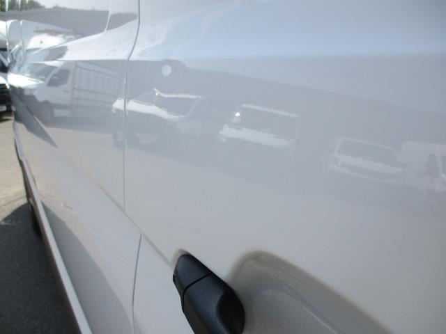 2022 Volkswagen Crafter 2.0 Tdi 140Ps Startline Business High Roof Van (NJ72PDZ) Image 32