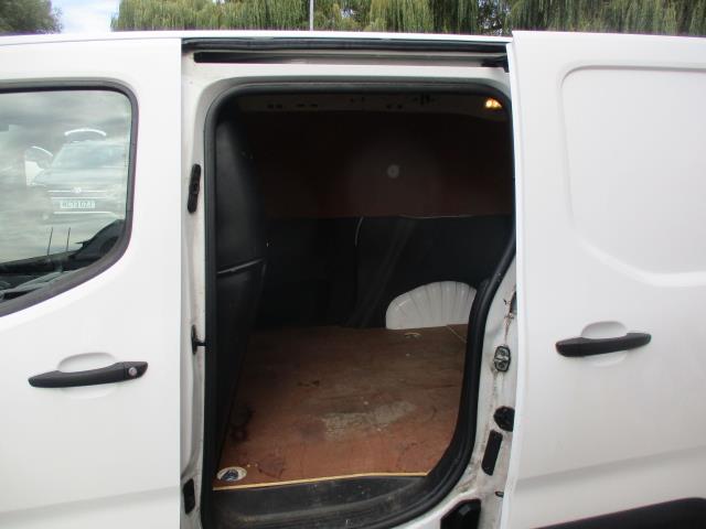 2020 Peugeot Partner 1000 1.5 Bluehdi 100 Professional Van (NU20EDF) Image 27