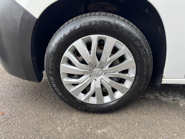 2020 Peugeot Partner 1000 1.5 Bluehdi 100 Professional Van (NU20GGO) Image 54