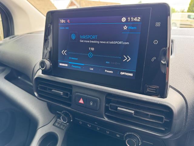 2020 Peugeot Partner 1000 1.5 Bluehdi 100 Professional Van (NU20GGO) Image 23