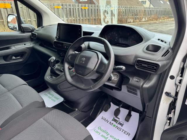 2020 Peugeot Partner 1000 1.5 Bluehdi 100 Professional Van (NU20GGO) Image 14