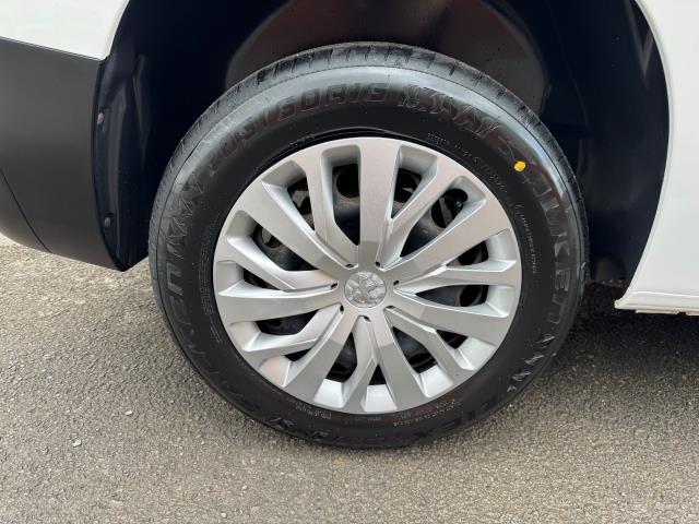 2020 Peugeot Partner 1000 1.5 Bluehdi 100 Professional Van (NU20GGO) Image 56