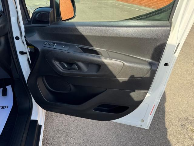 2021 Peugeot Partner 850 1.5 Bluehdi 100 Professional Crew Van EURO 6 (NU21GWL) Image 18