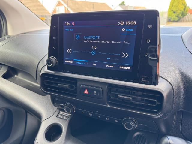 2021 Peugeot Partner 950 1.5 Bluehdi 100 Professional LONG Van (NU21GWP) Image 23