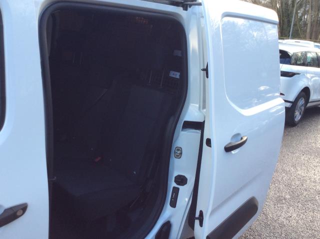 2021 Peugeot Partner 850 1.5 Bluehdi 100 Professional Crew Van (NU21HFB) Image 18