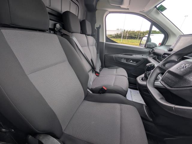 2021 Peugeot Partner 1000 1.5 Bluehdi 100 Professional Van (NU21HYW) Image 14