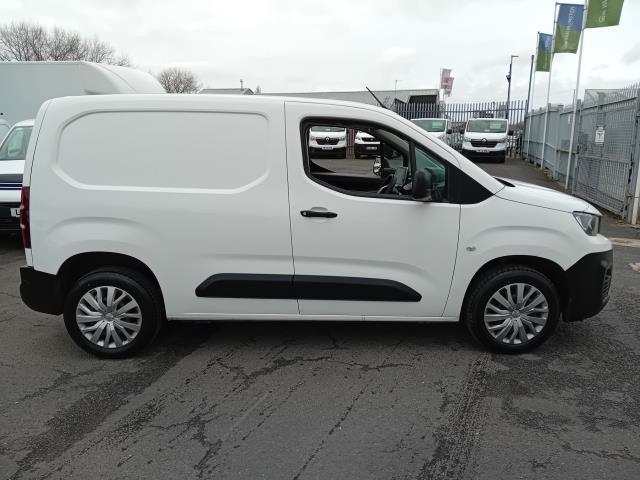 2021 Peugeot Partner L1 1000 1.5BLUE HDI 100PS PROFESSIONAL EURO 6 (NU21HYZ) Image 12