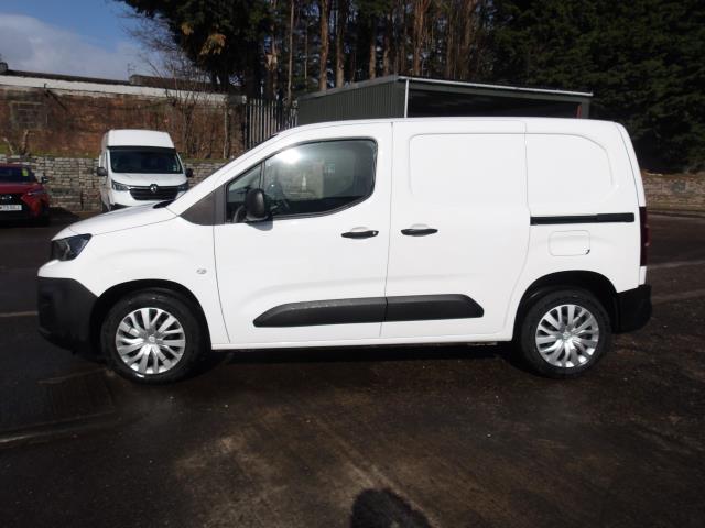 2021 Peugeot Partner 1000 1.5 Bluehdi 100 Professional Van (NU21HZD) Image 4