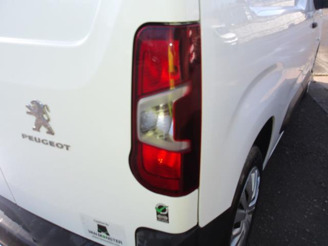 2021 Peugeot Partner 1000 1.5 Bluehdi 100 Professional Van (NU21HZD) Image 8