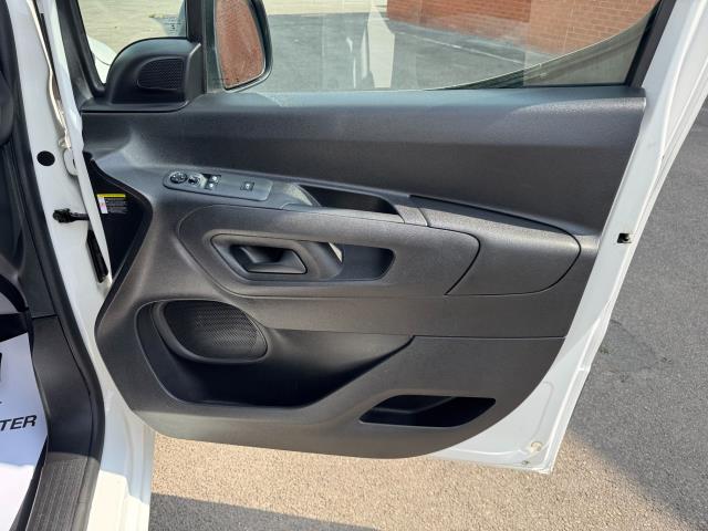 2021 Peugeot Partner 1000 1.5 Bluehdi 100 Professional Van (NU21HZN) Image 18